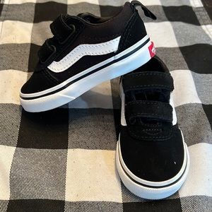 Black vans size 5 toddler